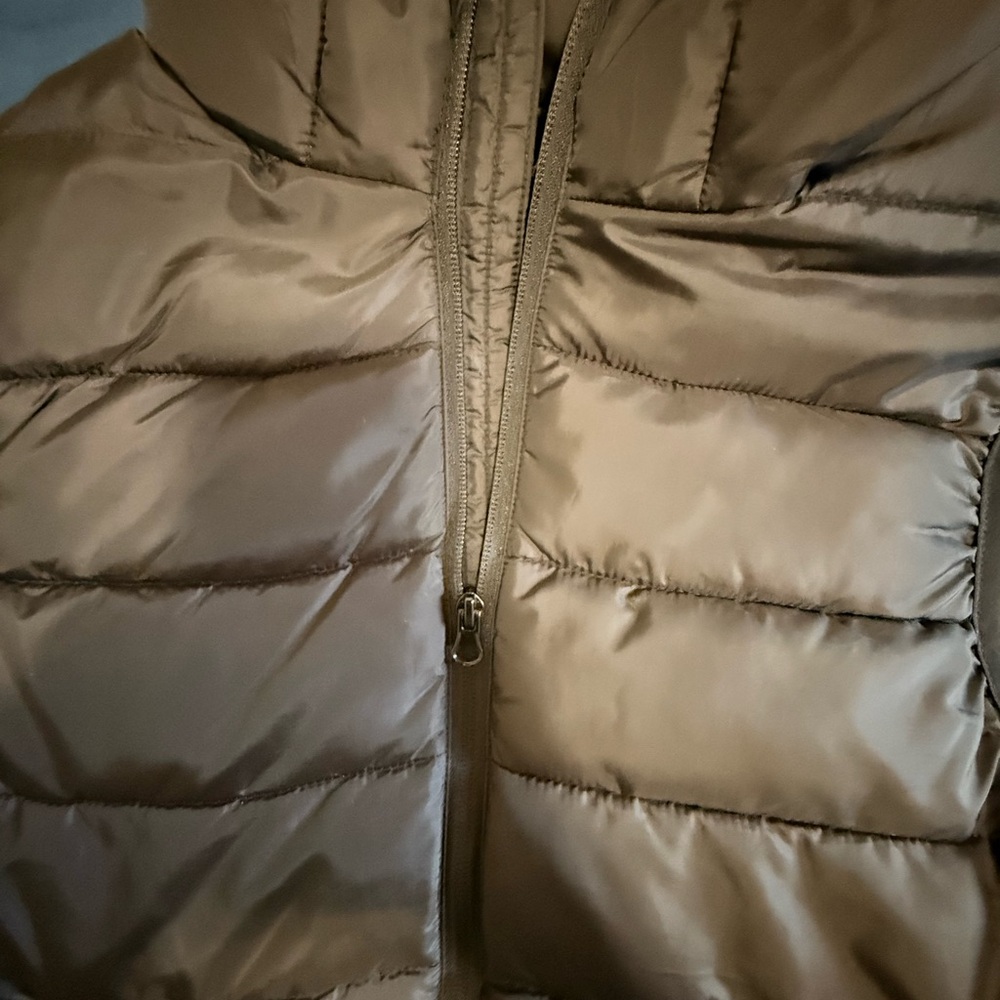 H&M Sleeveless Puffer Vest with Hood in black - Picture 2 of 3